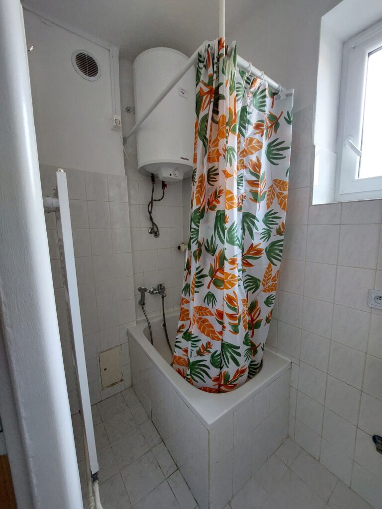 Byty Ubytování Hranice - byt s balkonem - koupelna