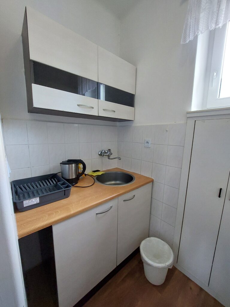 Byty Ubytování Hranice - byt s balkonem - kuchyňka1